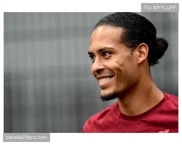 特写:绝杀后,利物浦老将范戴克冲向Kop看台庆祝 特写:绝杀后,利物浦老将范戴克冲向Kop看台庆祝